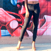 SHOP THE JEANS >