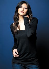 scoop neck knit black